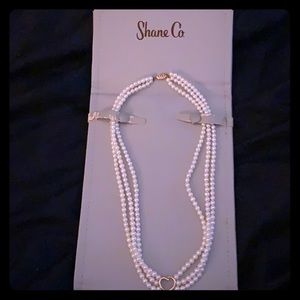 Pearl choker with gold accents